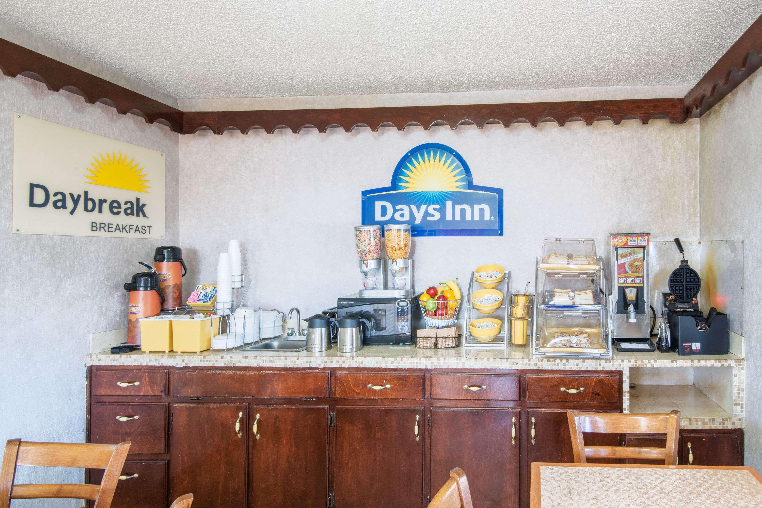 Days Inn By Wyndham Opelika Dış mekan fotoğraf