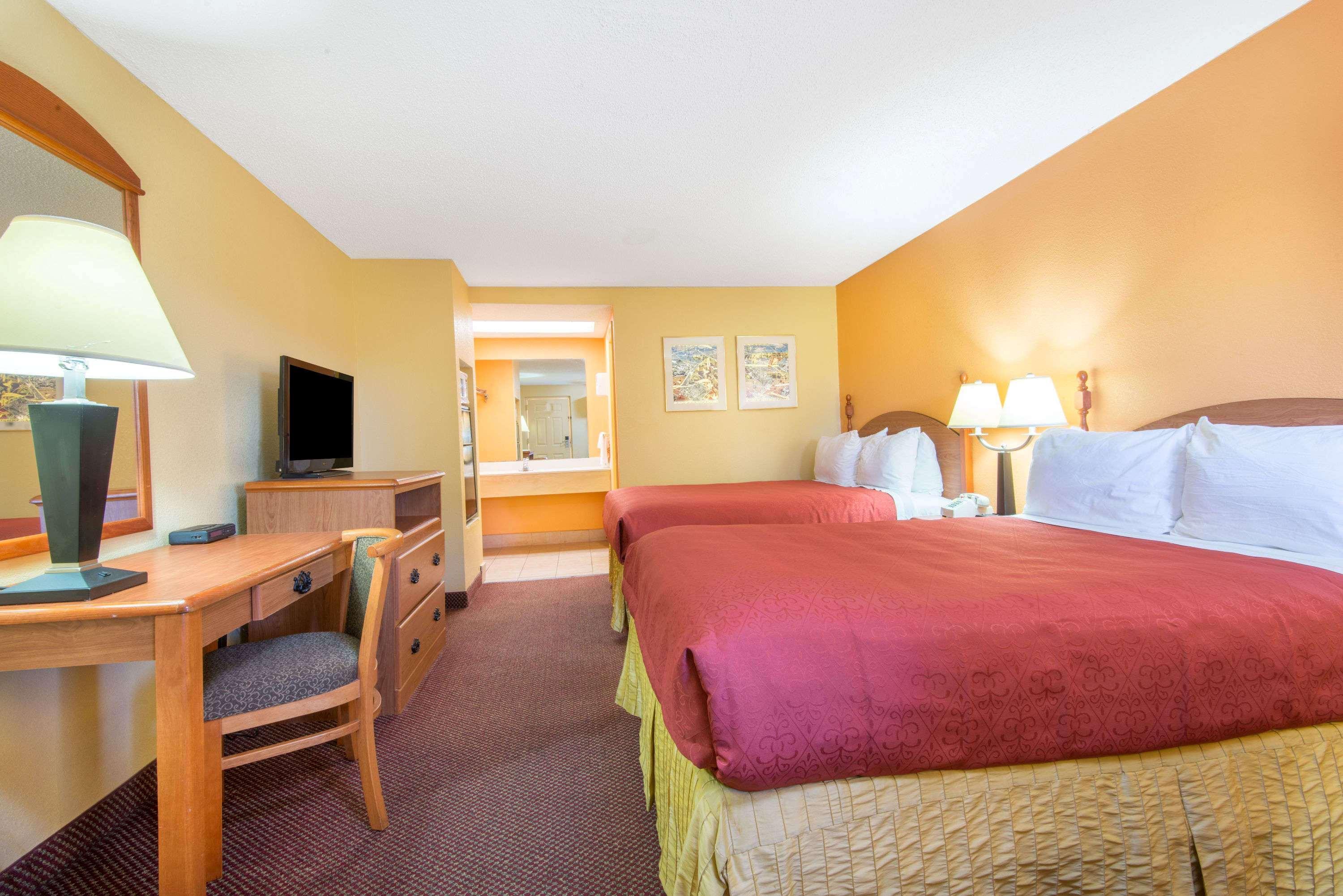 Days Inn By Wyndham Opelika Dış mekan fotoğraf